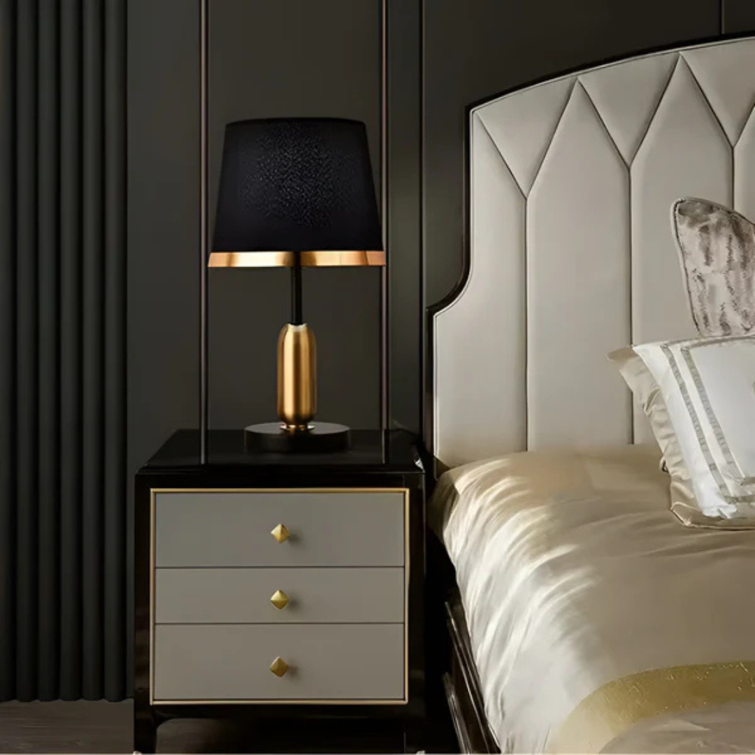 Black and Gold Vintage Table Lamp – close-up