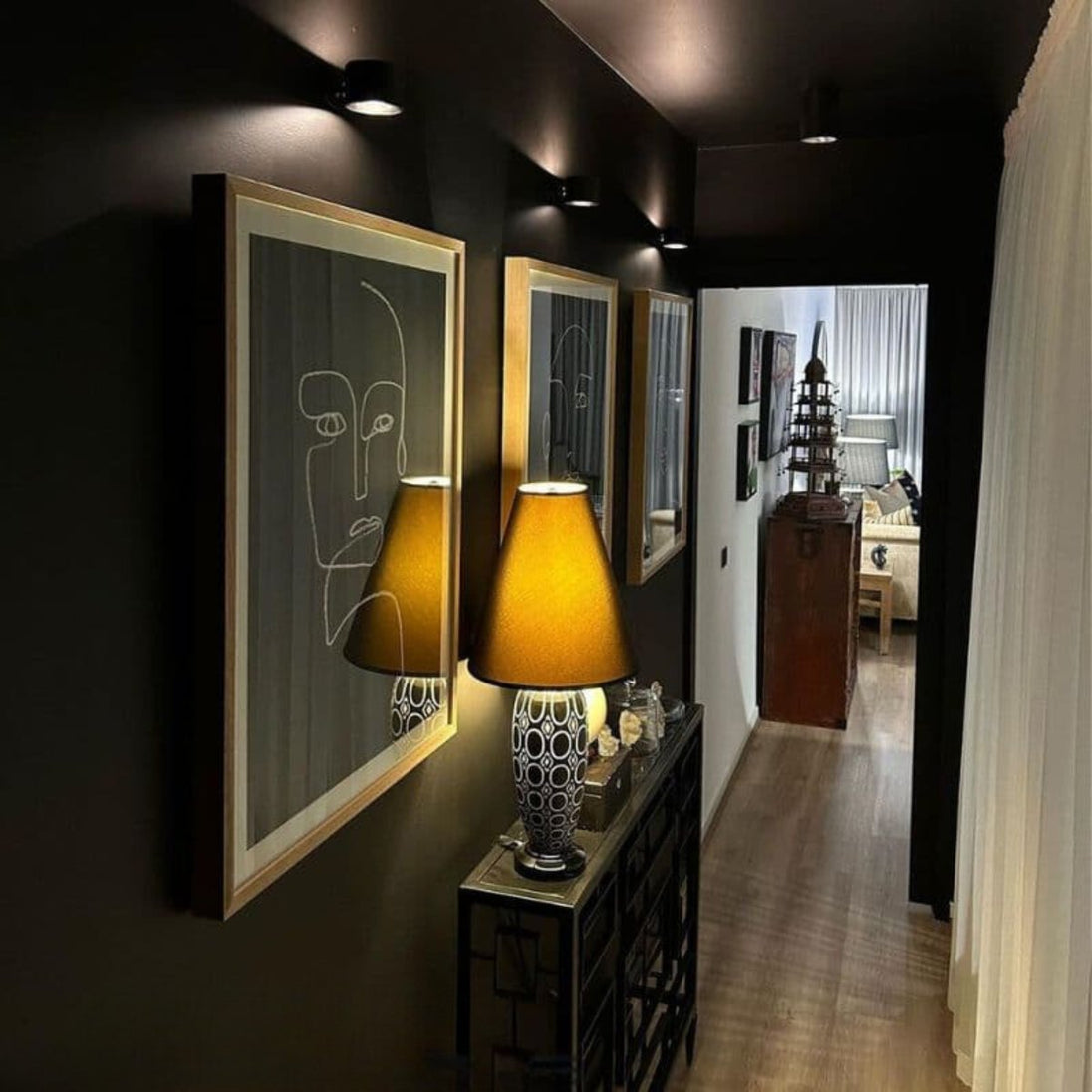 Cordless rechargeable LED wall light