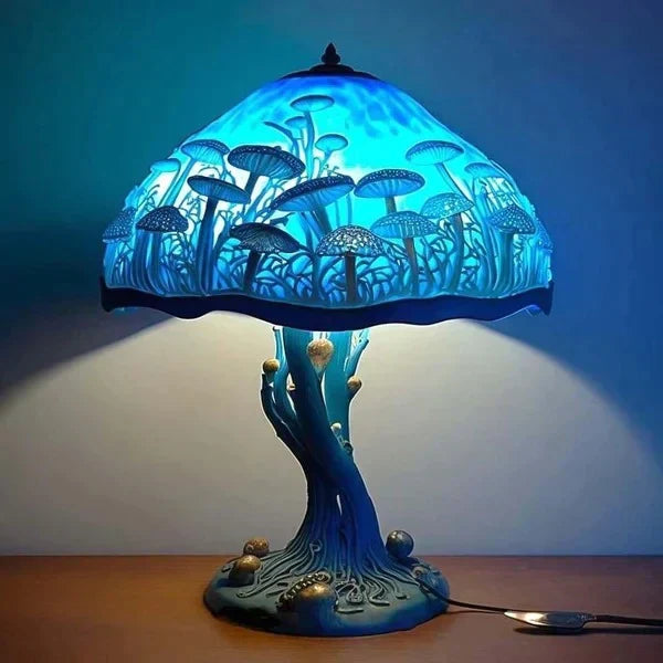 Decorative stained glass table lamp