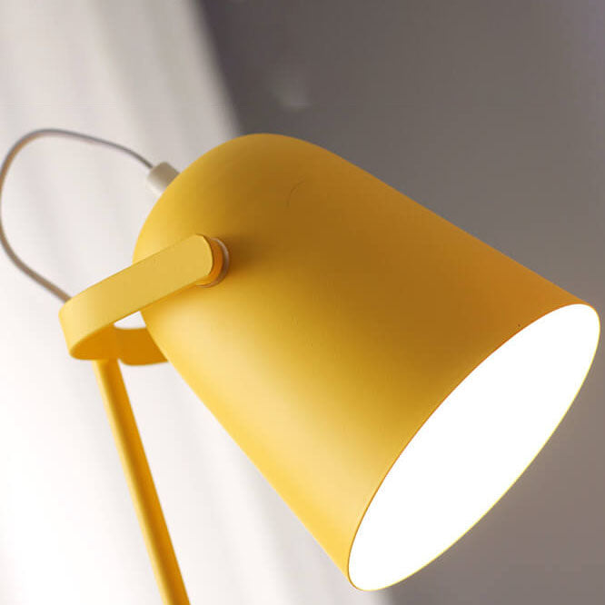 Nordic Metal Desk Lamp – detail view