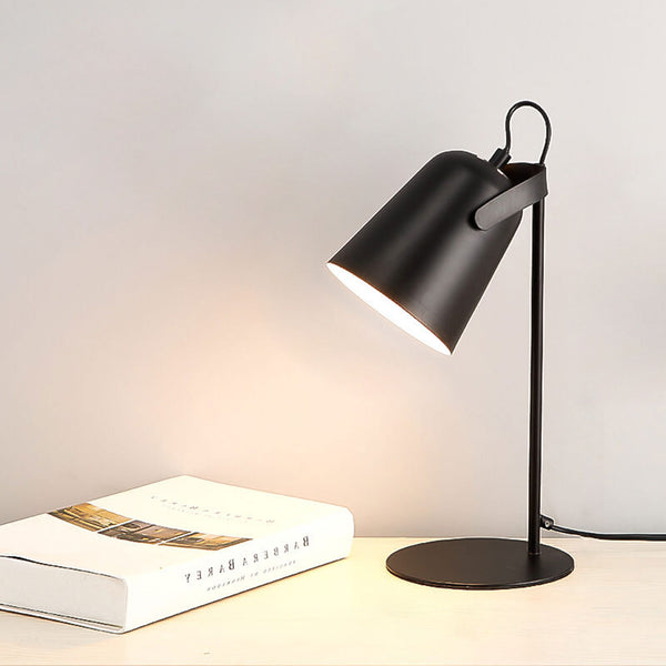 Nordic Metal Desk Lamp in Black
