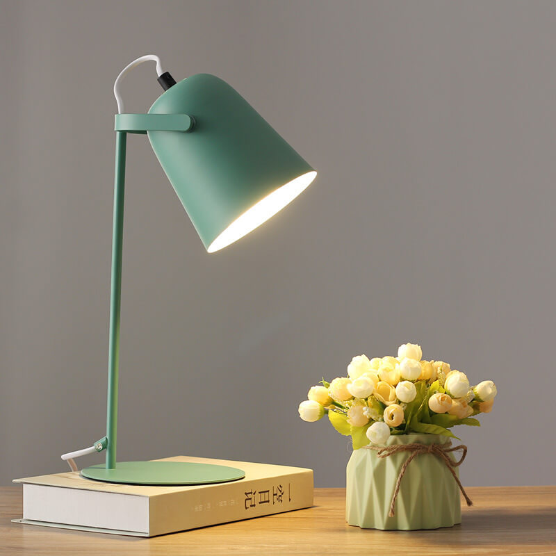 Nordic Metal Desk Lamp in Green