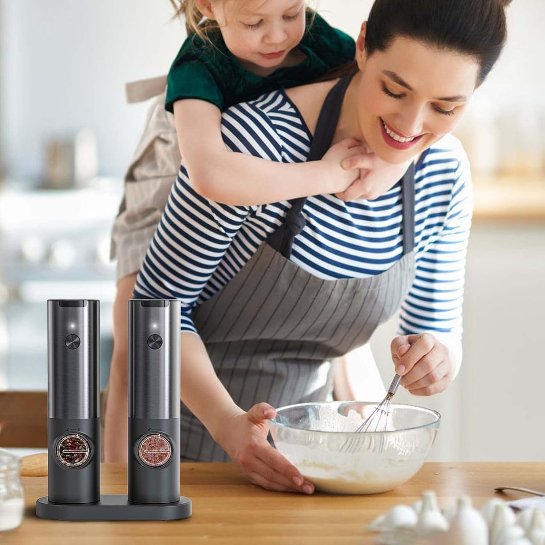 Rechargeable Electric Salt and Pepper Mill Set in black