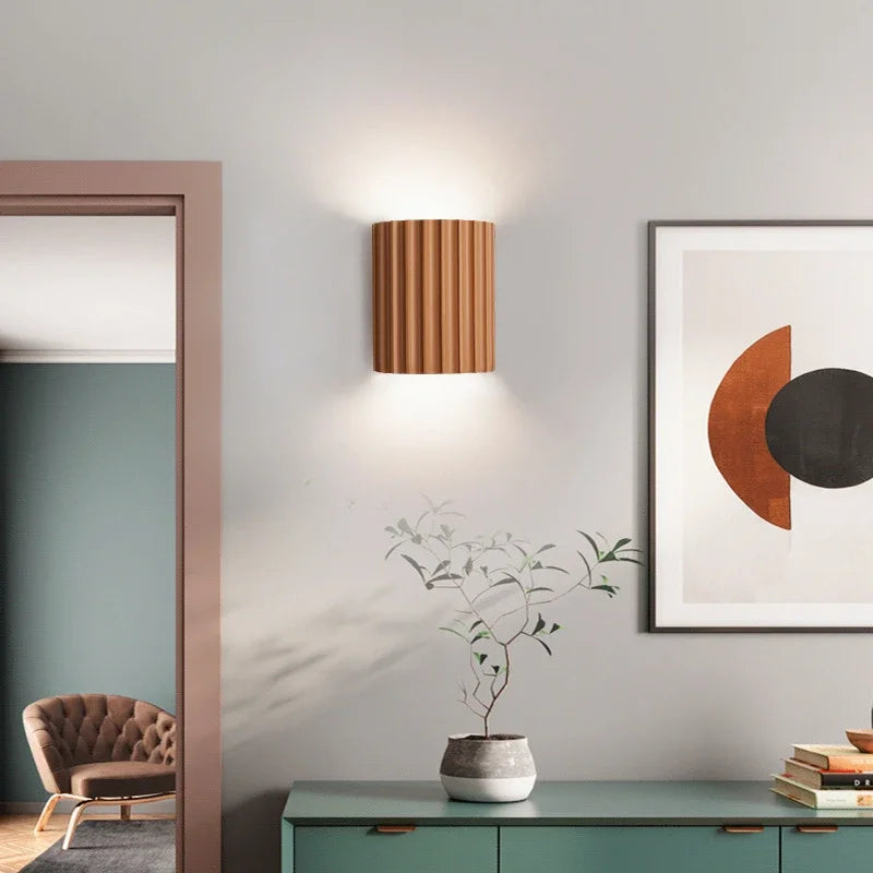 Ribbed Resin Wall Lamp – product photo
