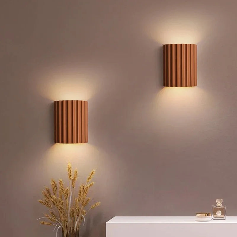 Ribbed Resin Wall Lamp – detail view